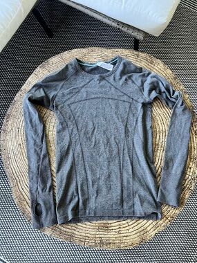girls ivivva by lululemon - gray sport long sleeve with thumb holes